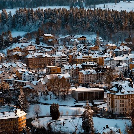 Appartement Douces Heures Avec Parking Couvert Prive Le Locle Eksteriør bilde