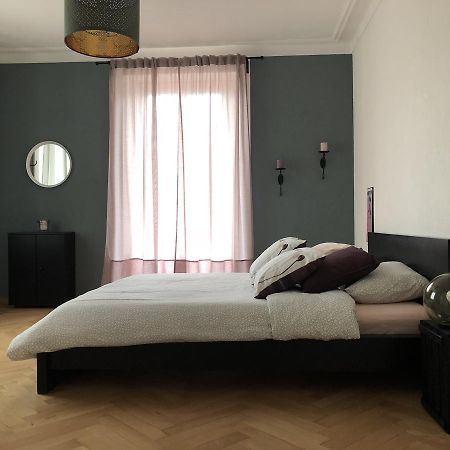Appartement Douces Heures Avec Parking Couvert Prive Le Locle Eksteriør bilde