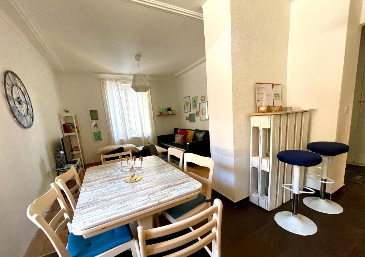 Appartement Douces Heures Avec Parking Couvert Prive Le Locle Eksteriør bilde