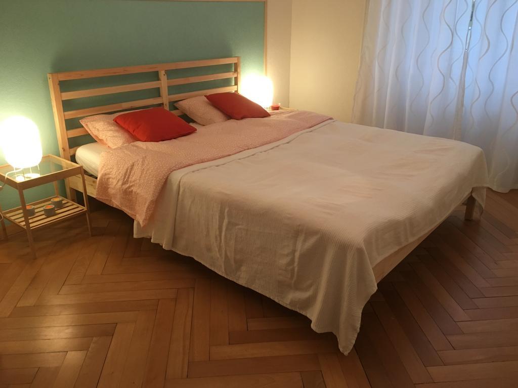 Appartement Douces Heures Avec Parking Couvert Prive Le Locle Eksteriør bilde