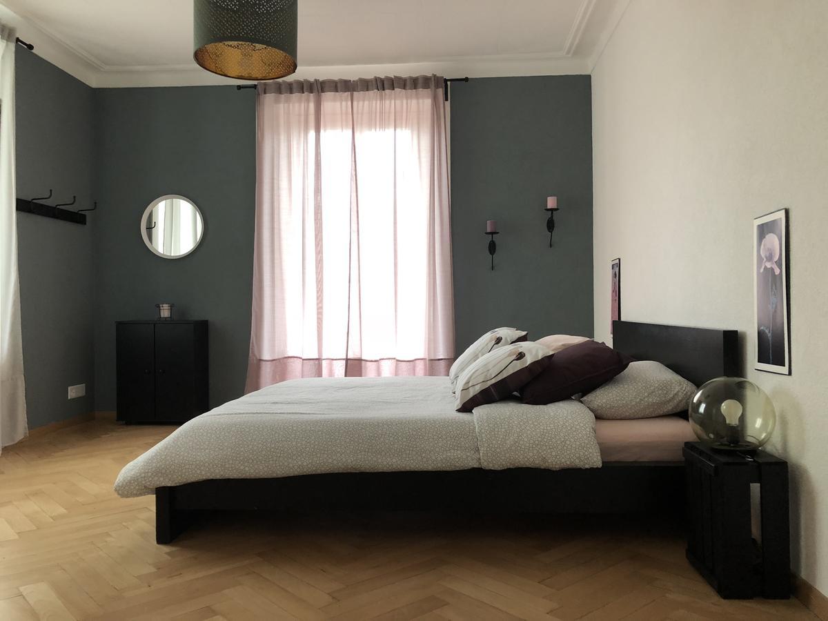 Appartement Douces Heures Avec Parking Couvert Prive Le Locle Eksteriør bilde